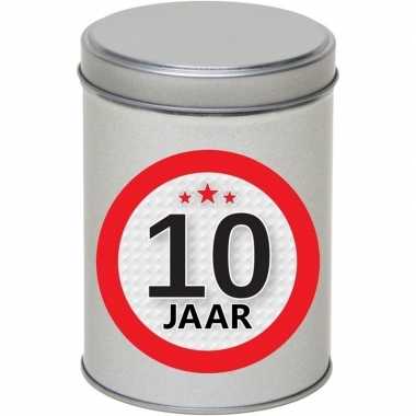 Metalen zilver rond blikje cadeauverpakking 13 cm met 10 jaar sticker